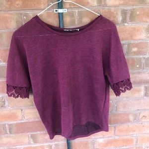 🌸 (3/18) Cute maroon shirt